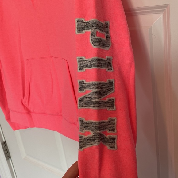 PINK Victoria’s Secret pullover - Picture 2 of 2